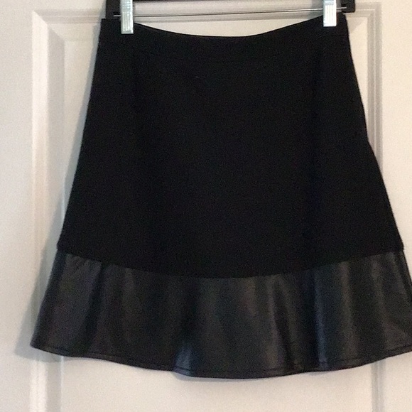 Ann Taylor Dresses & Skirts - Super cute black skirt